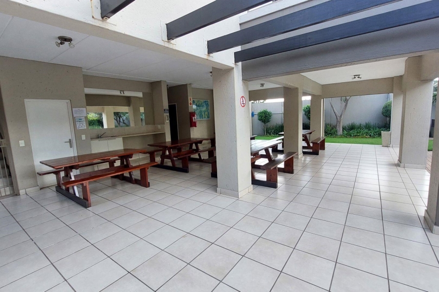 To Let 2 Bedroom Property for Rent in Douglasdale Gauteng