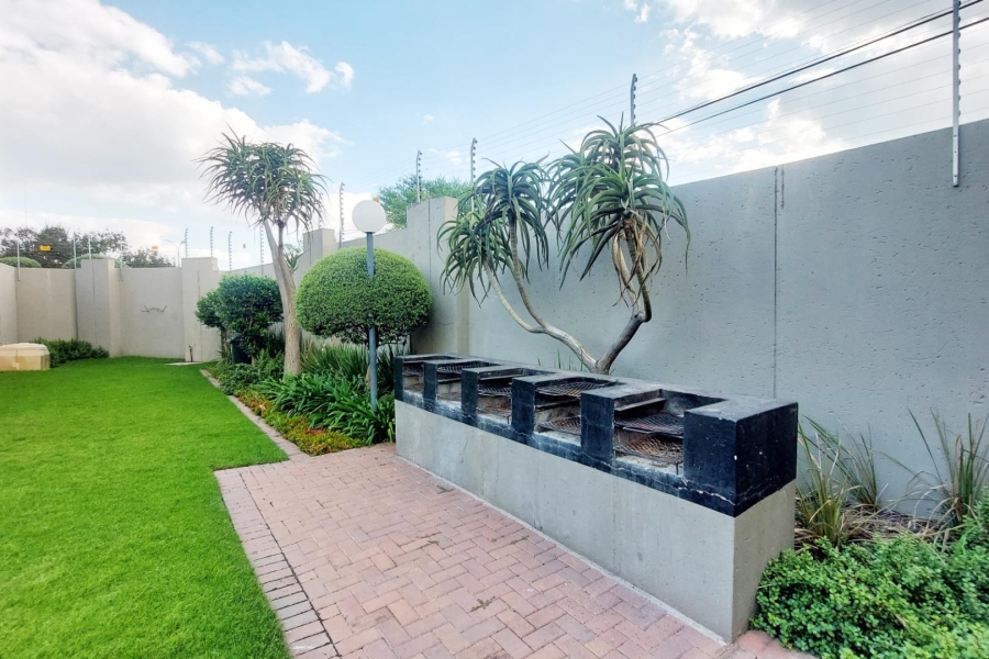 To Let 2 Bedroom Property for Rent in Douglasdale Gauteng