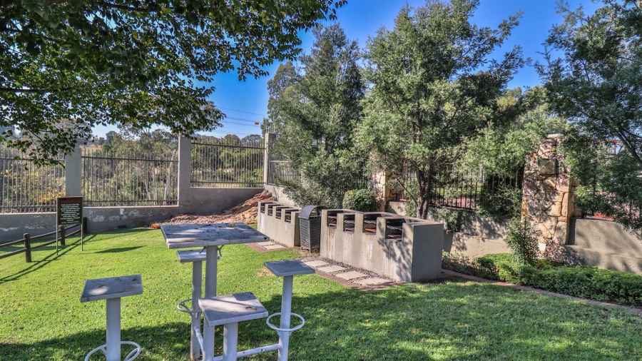 2 Bedroom Property for Sale in Lonehill Gauteng