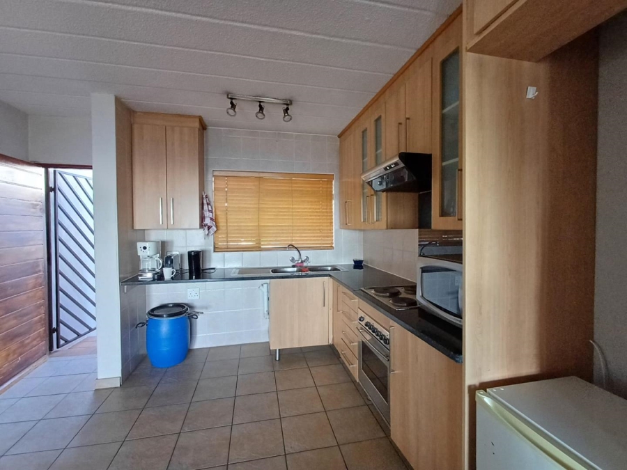 To Let 2 Bedroom Property for Rent in Northcliff Gauteng
