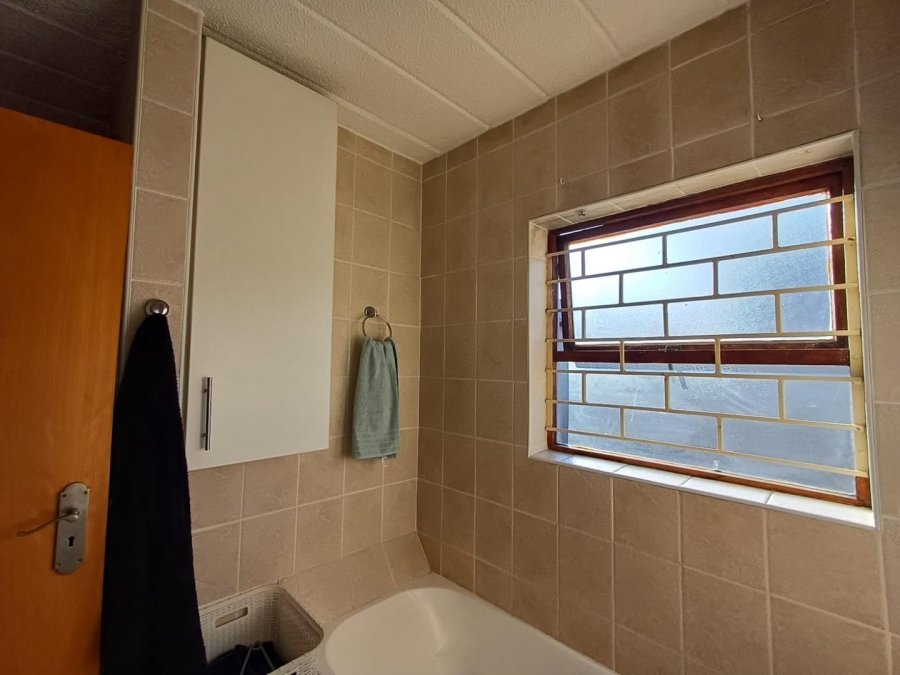 To Let 2 Bedroom Property for Rent in Northcliff Gauteng