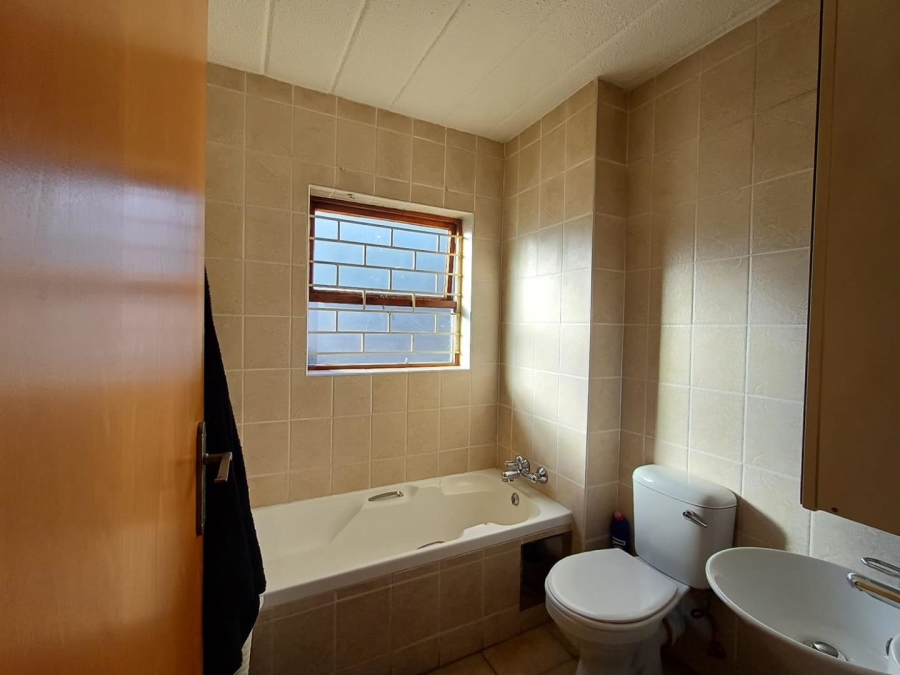 To Let 2 Bedroom Property for Rent in Northcliff Gauteng