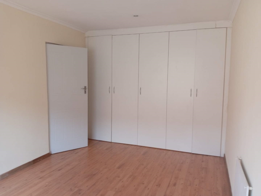 To Let 2 Bedroom Property for Rent in Oaklands Gauteng