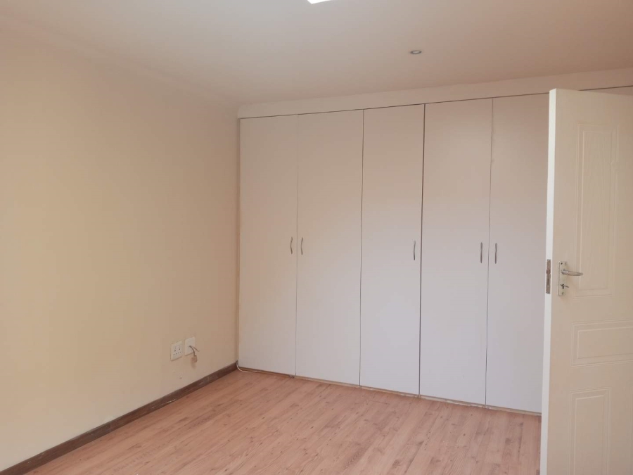 To Let 2 Bedroom Property for Rent in Oaklands Gauteng