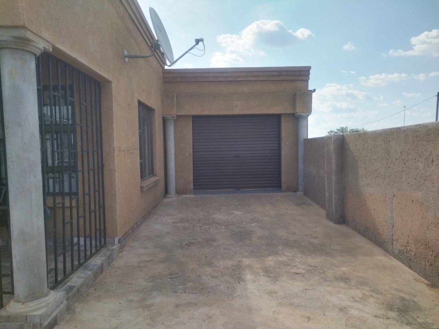 2 Bedroom Property for Sale in Winterveldt Gauteng