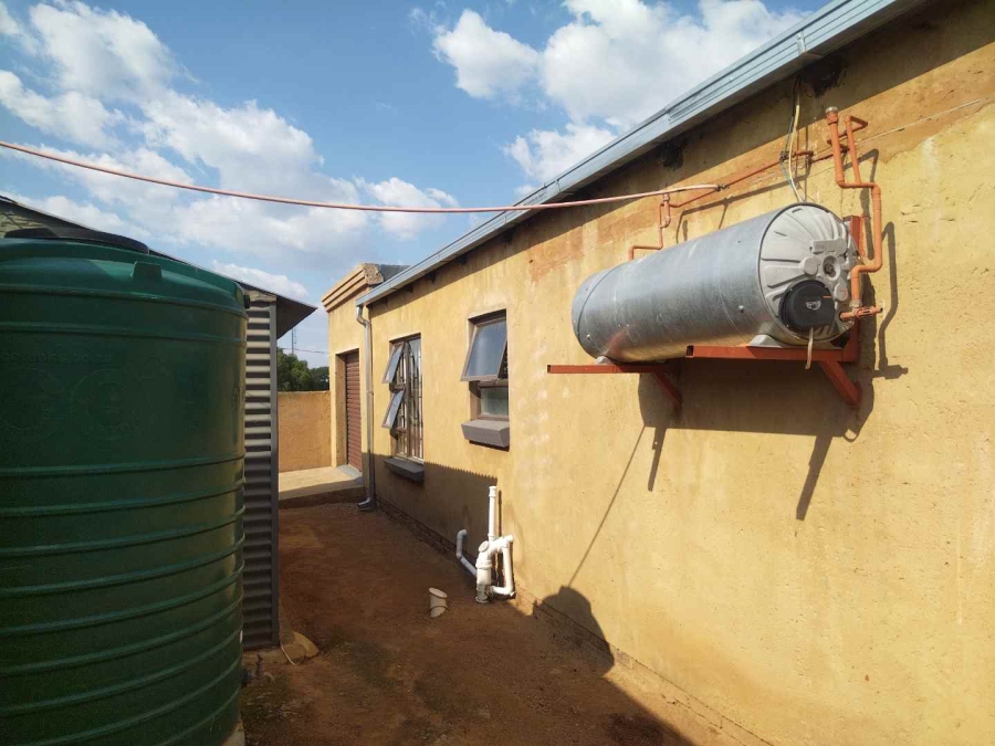 2 Bedroom Property for Sale in Winterveldt Gauteng
