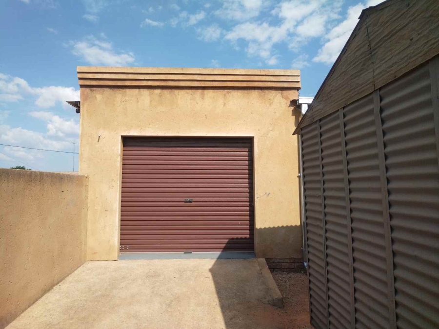 2 Bedroom Property for Sale in Winterveldt Gauteng