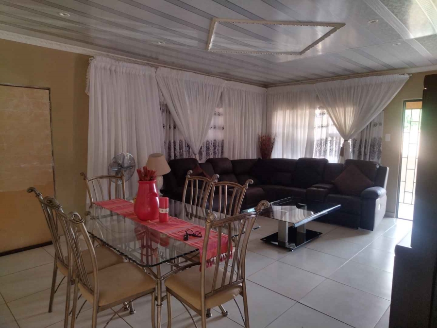 2 Bedroom Property for Sale in Winterveldt Gauteng