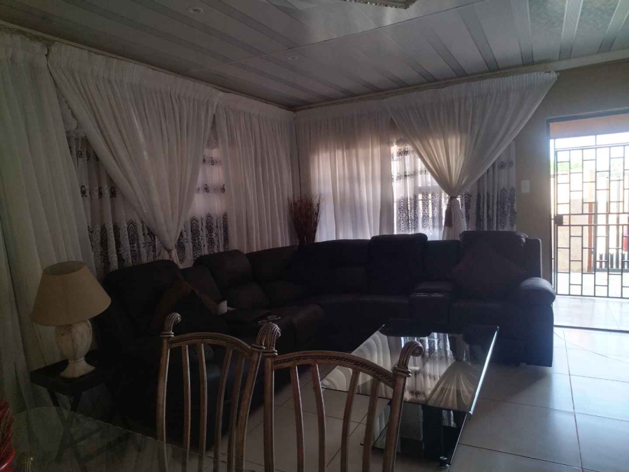 2 Bedroom Property for Sale in Winterveldt Gauteng