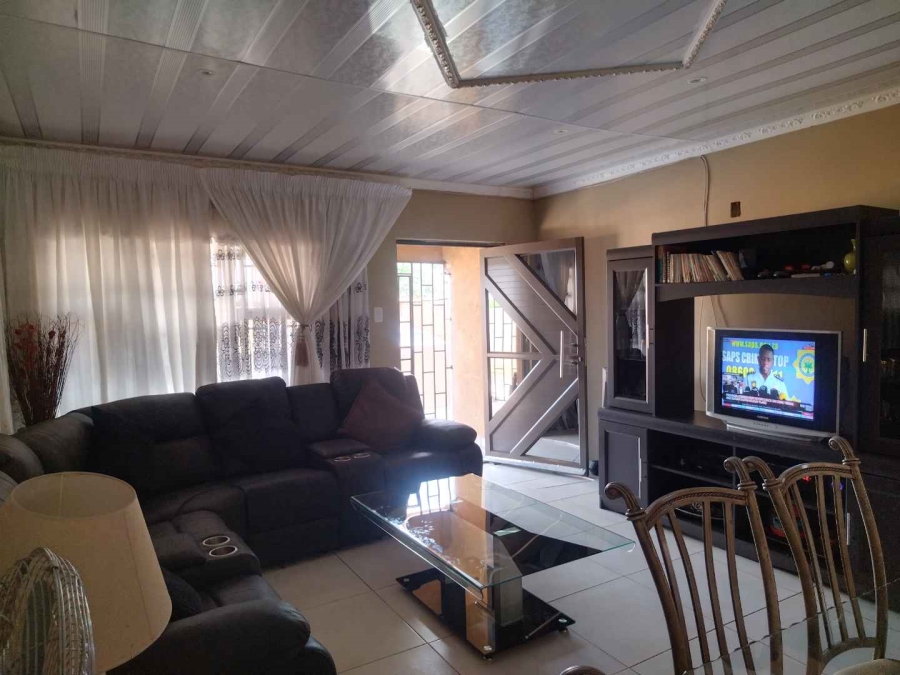 2 Bedroom Property for Sale in Winterveldt Gauteng