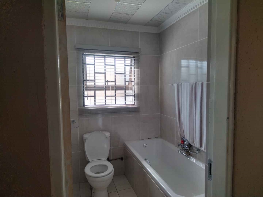 2 Bedroom Property for Sale in Winterveldt Gauteng