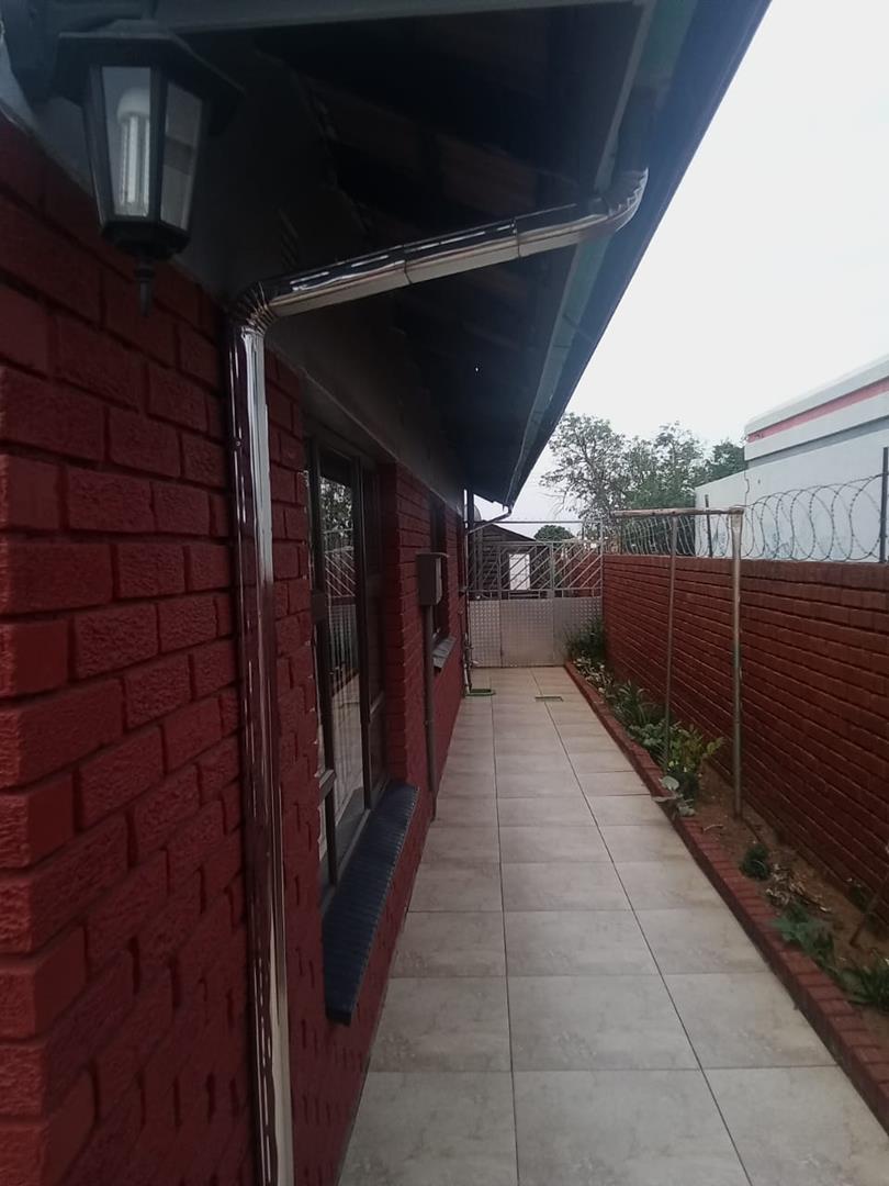 4 Bedroom Property for Sale in Soshanguve GG Gauteng