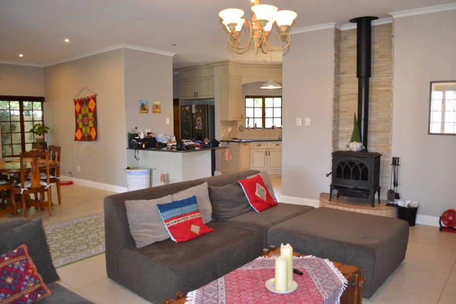 To Let 5 Bedroom Property for Rent in Woodhill Estate Gauteng