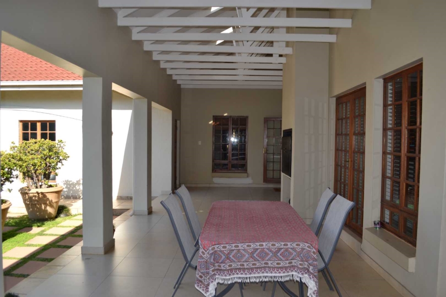 To Let 5 Bedroom Property for Rent in Woodhill Estate Gauteng