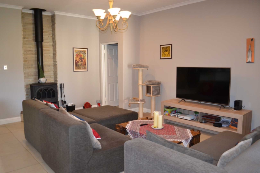 To Let 5 Bedroom Property for Rent in Woodhill Estate Gauteng