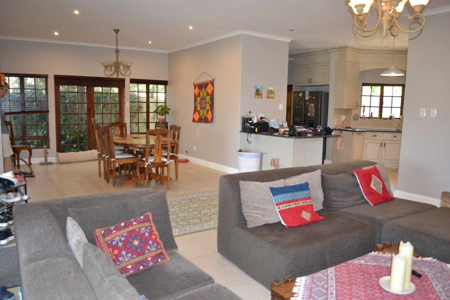 To Let 5 Bedroom Property for Rent in Woodhill Estate Gauteng