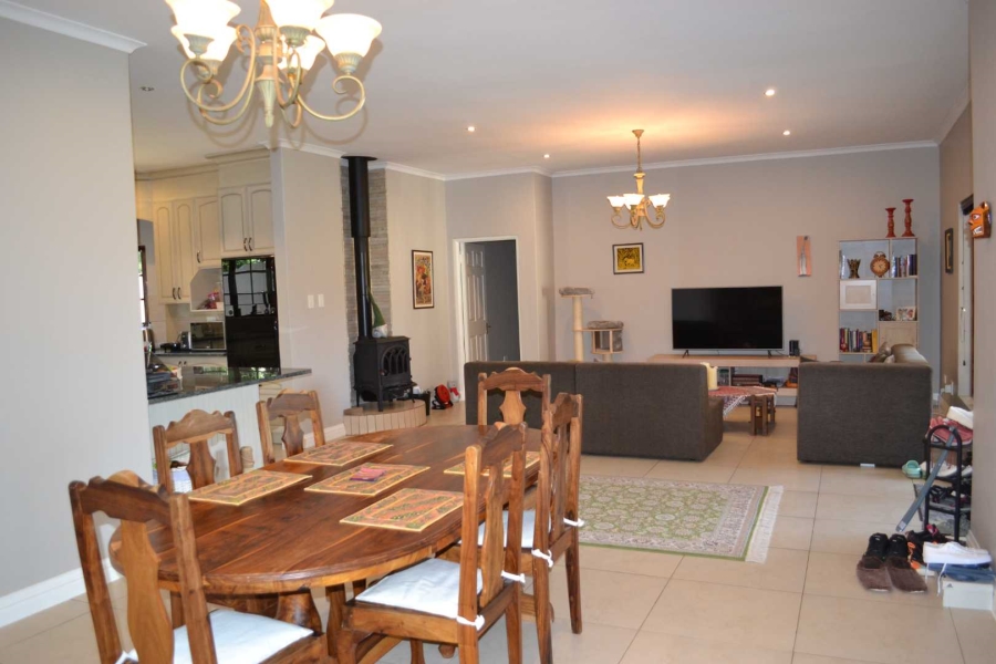 To Let 5 Bedroom Property for Rent in Woodhill Estate Gauteng