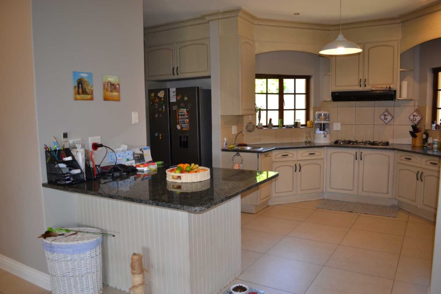 To Let 5 Bedroom Property for Rent in Woodhill Estate Gauteng