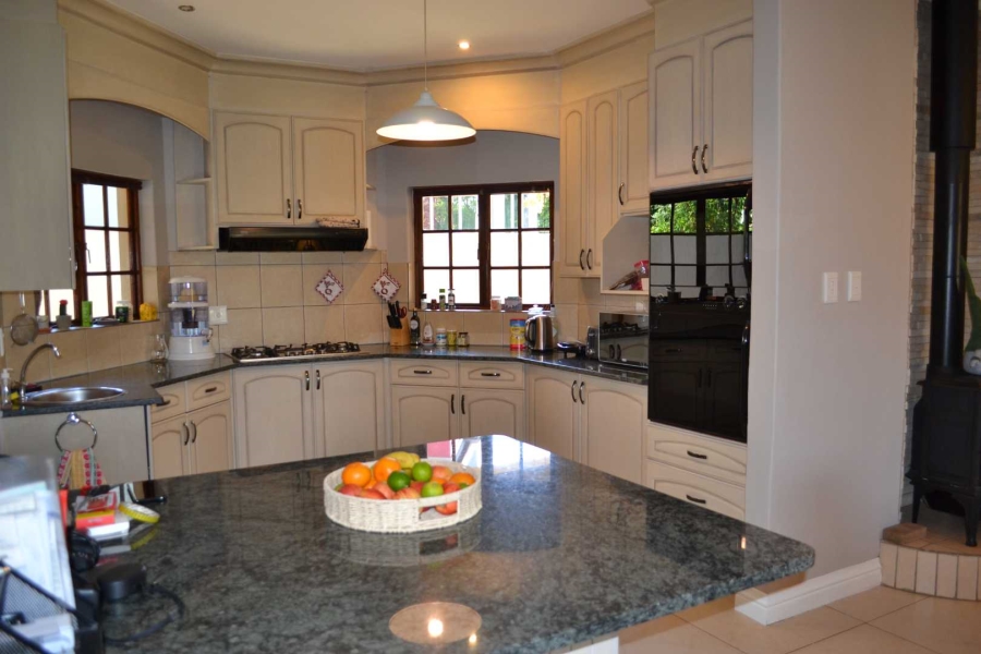 To Let 5 Bedroom Property for Rent in Woodhill Estate Gauteng