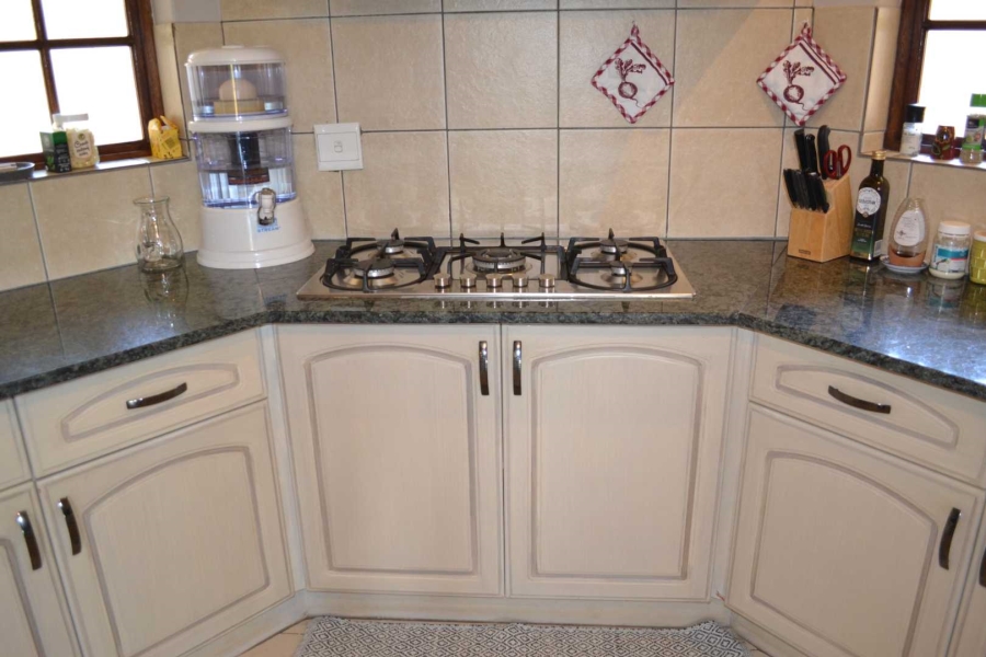 To Let 5 Bedroom Property for Rent in Woodhill Estate Gauteng