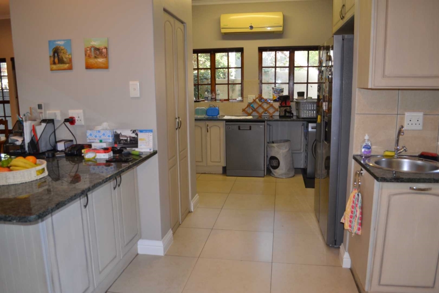 To Let 5 Bedroom Property for Rent in Woodhill Estate Gauteng