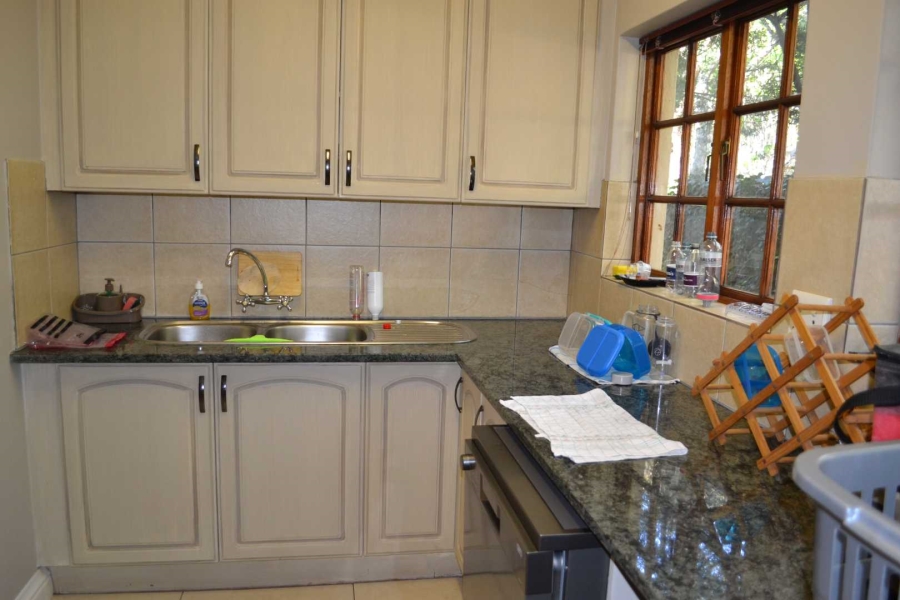 To Let 5 Bedroom Property for Rent in Woodhill Estate Gauteng
