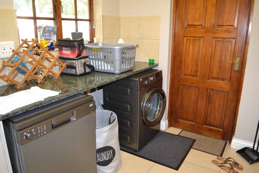 To Let 5 Bedroom Property for Rent in Woodhill Estate Gauteng