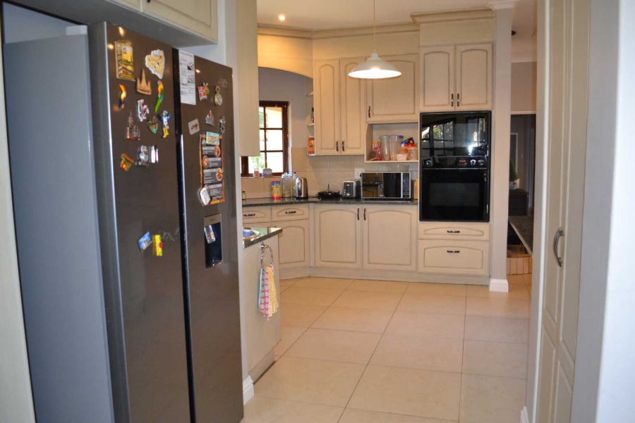 To Let 5 Bedroom Property for Rent in Woodhill Estate Gauteng