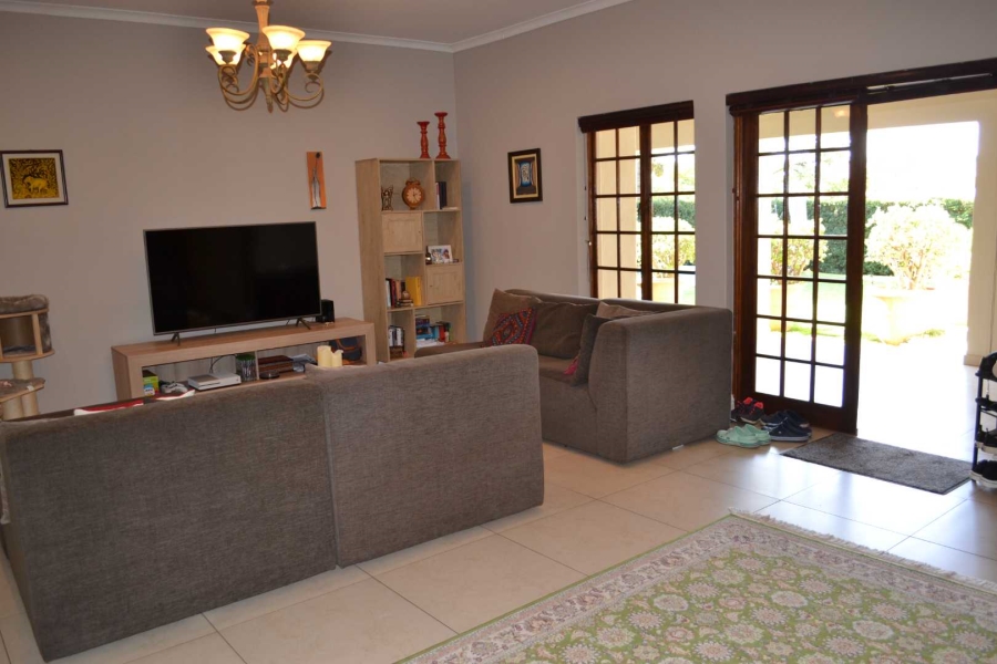 To Let 5 Bedroom Property for Rent in Woodhill Estate Gauteng