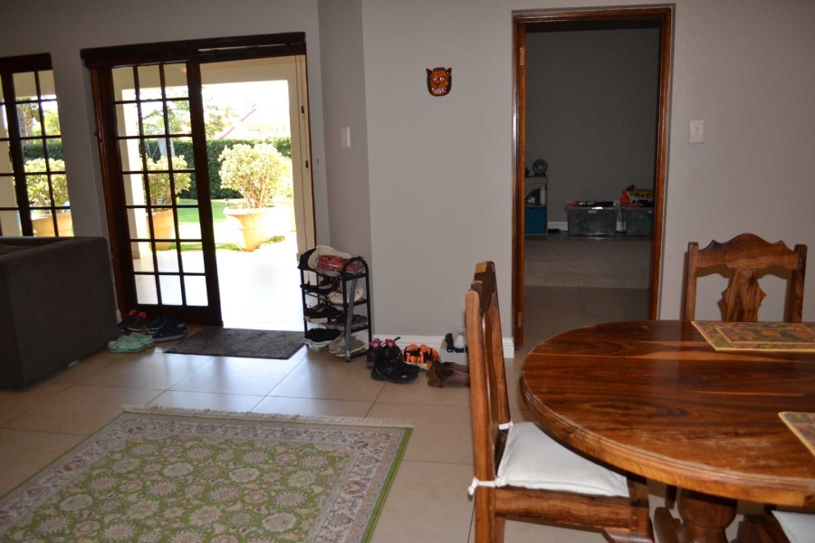 To Let 5 Bedroom Property for Rent in Woodhill Estate Gauteng