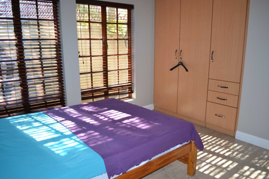 To Let 5 Bedroom Property for Rent in Woodhill Estate Gauteng