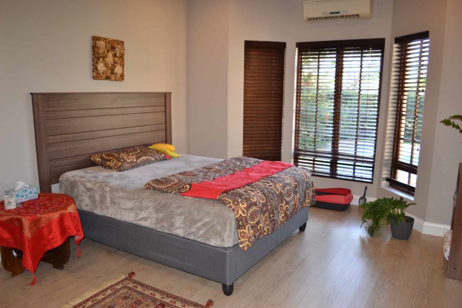 To Let 5 Bedroom Property for Rent in Woodhill Estate Gauteng