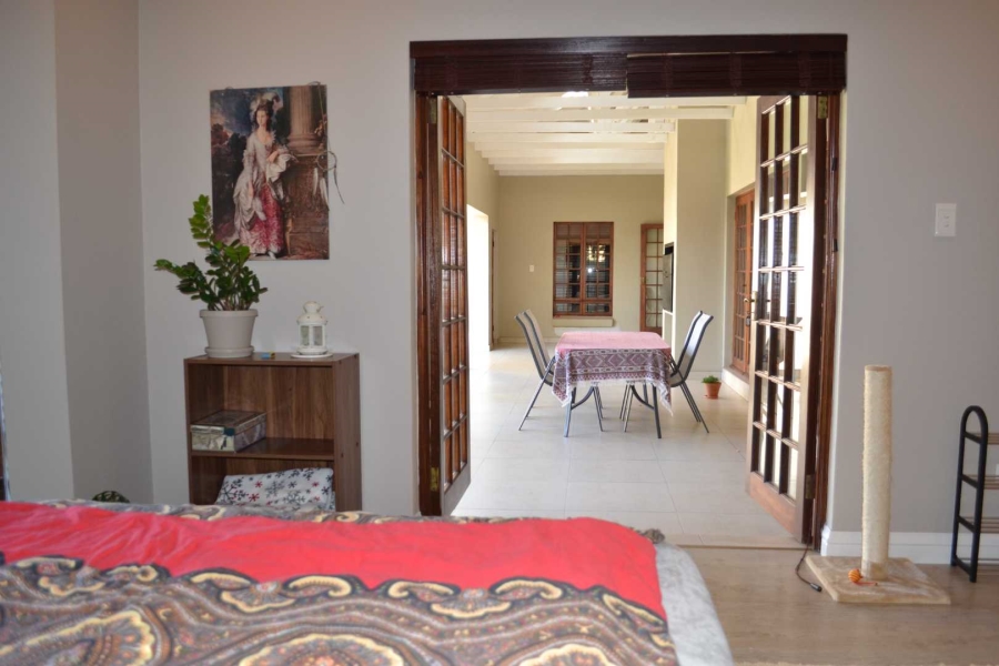 To Let 5 Bedroom Property for Rent in Woodhill Estate Gauteng