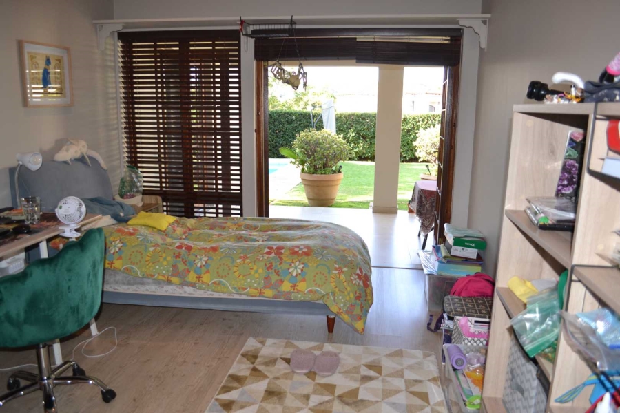 To Let 5 Bedroom Property for Rent in Woodhill Estate Gauteng