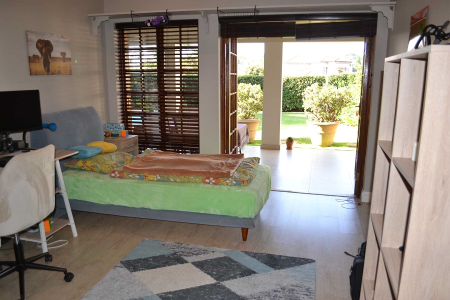 To Let 5 Bedroom Property for Rent in Woodhill Estate Gauteng