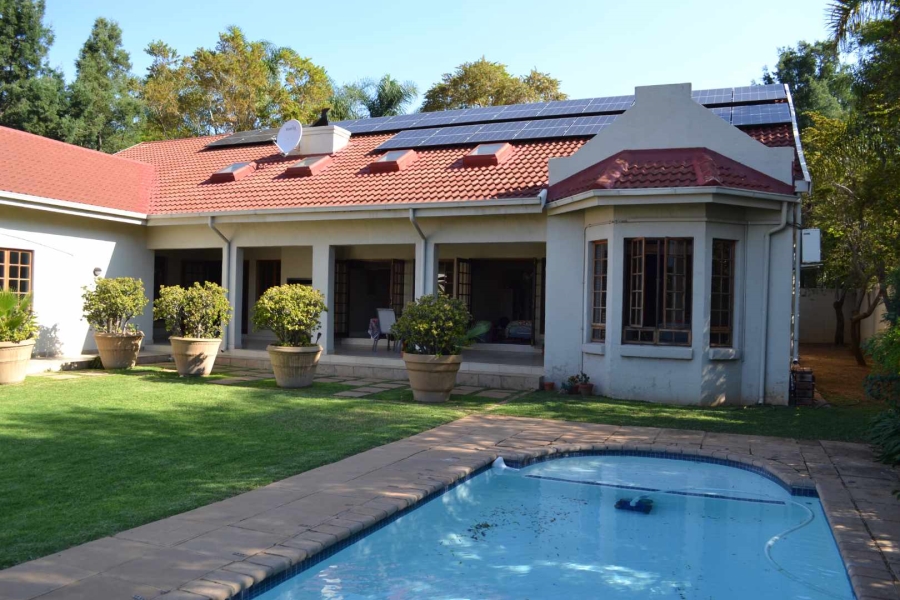 To Let 5 Bedroom Property for Rent in Woodhill Estate Gauteng