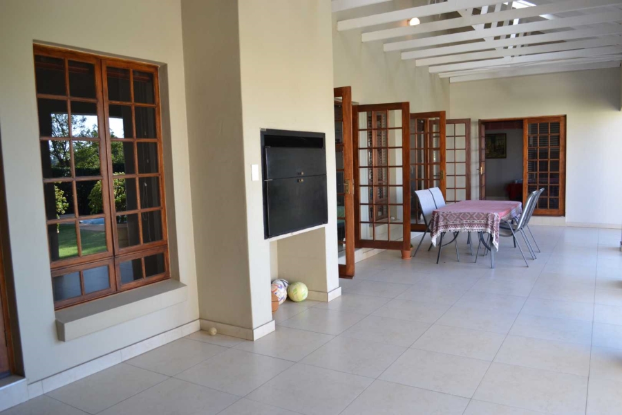 To Let 5 Bedroom Property for Rent in Woodhill Estate Gauteng