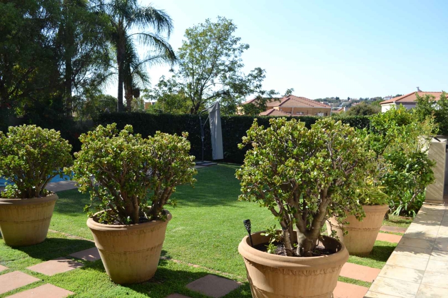 To Let 5 Bedroom Property for Rent in Woodhill Estate Gauteng