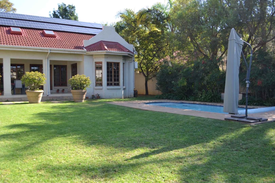 To Let 5 Bedroom Property for Rent in Woodhill Estate Gauteng