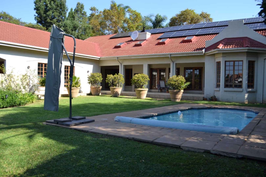 To Let 5 Bedroom Property for Rent in Woodhill Estate Gauteng