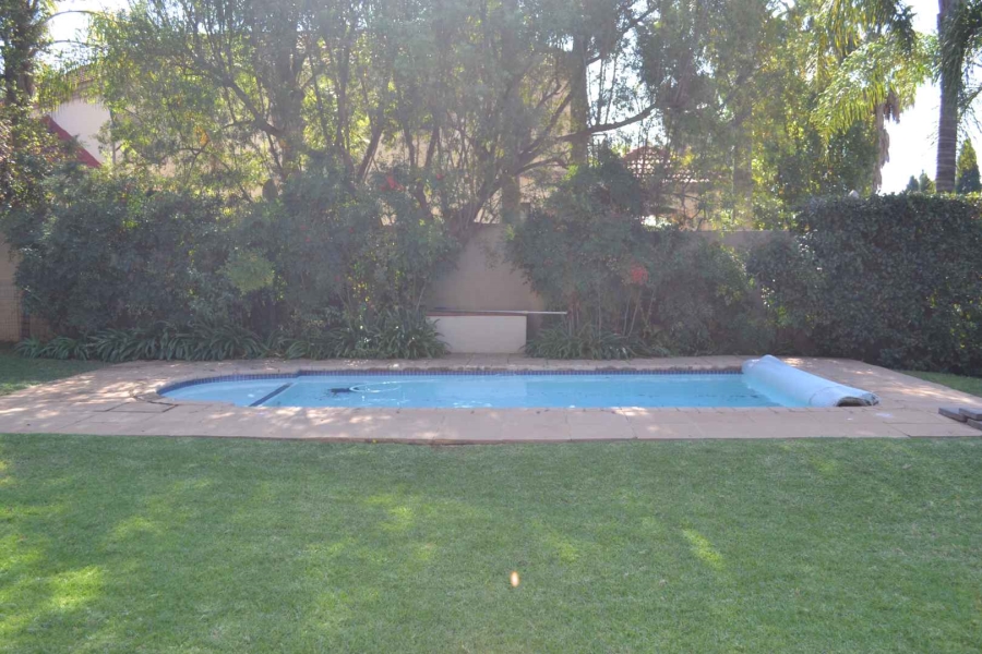 To Let 5 Bedroom Property for Rent in Woodhill Estate Gauteng