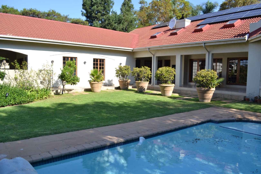 To Let 5 Bedroom Property for Rent in Woodhill Estate Gauteng