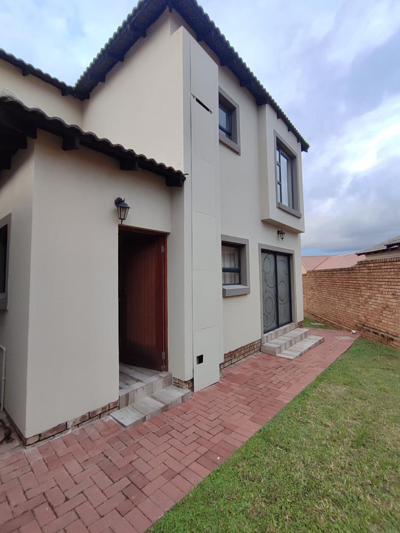 3 Bedroom Property for Sale in Thatchfield Hills Gauteng