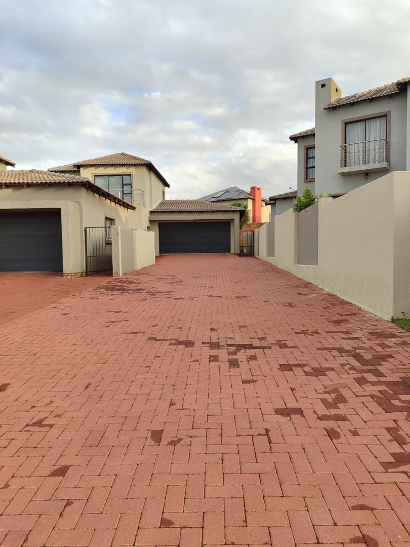 3 Bedroom Property for Sale in Thatchfield Hills Gauteng