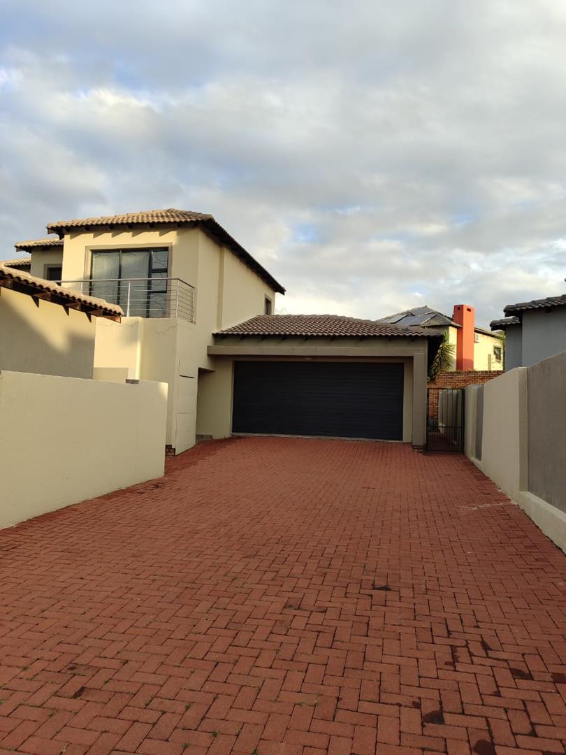 3 Bedroom Property for Sale in Thatchfield Hills Gauteng