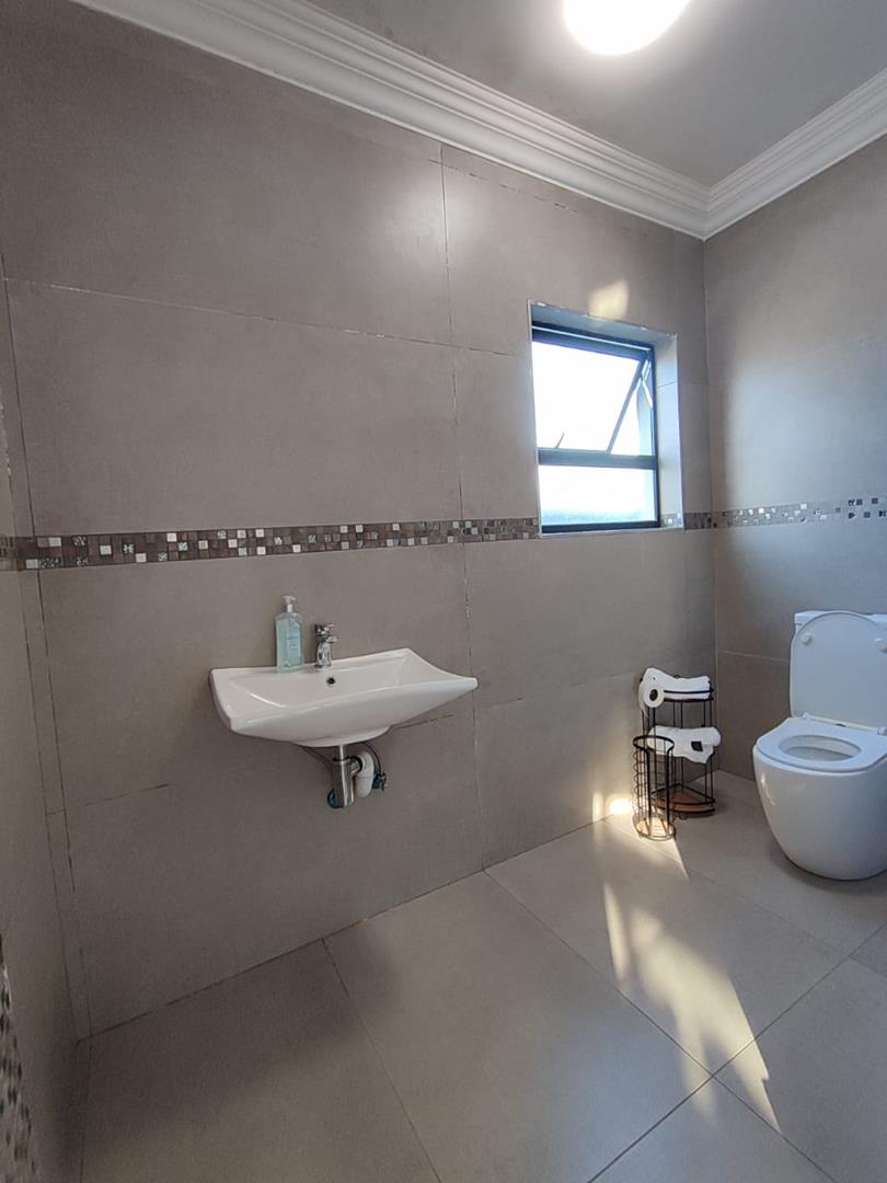6 Bedroom Property for Sale in Heuwelsig Estate Gauteng