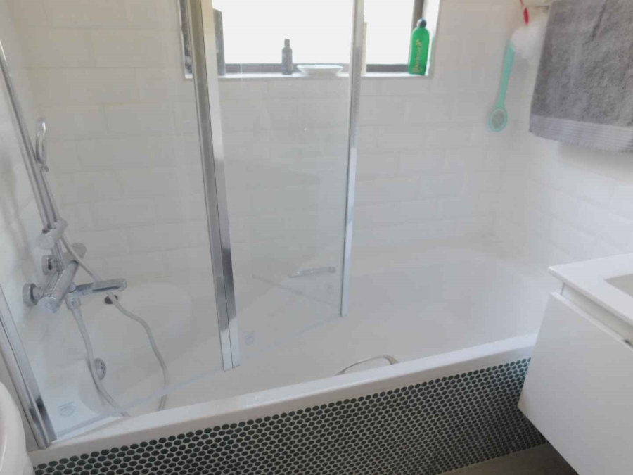 To Let 2 Bedroom Property for Rent in Bryanston Gauteng