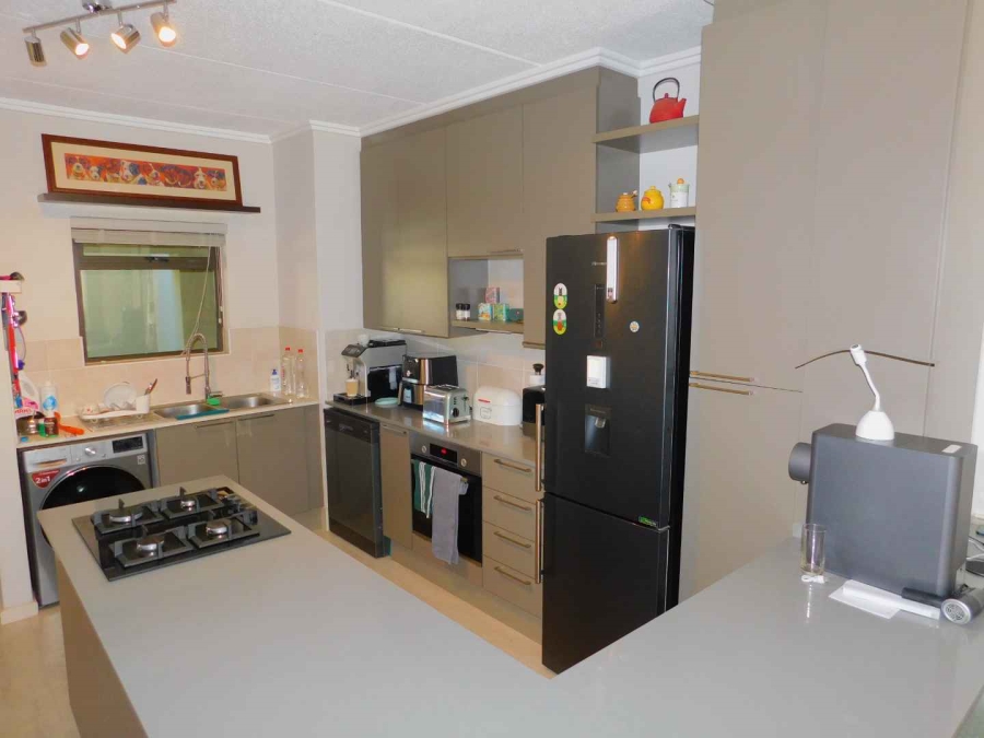 To Let 2 Bedroom Property for Rent in Bryanston Gauteng