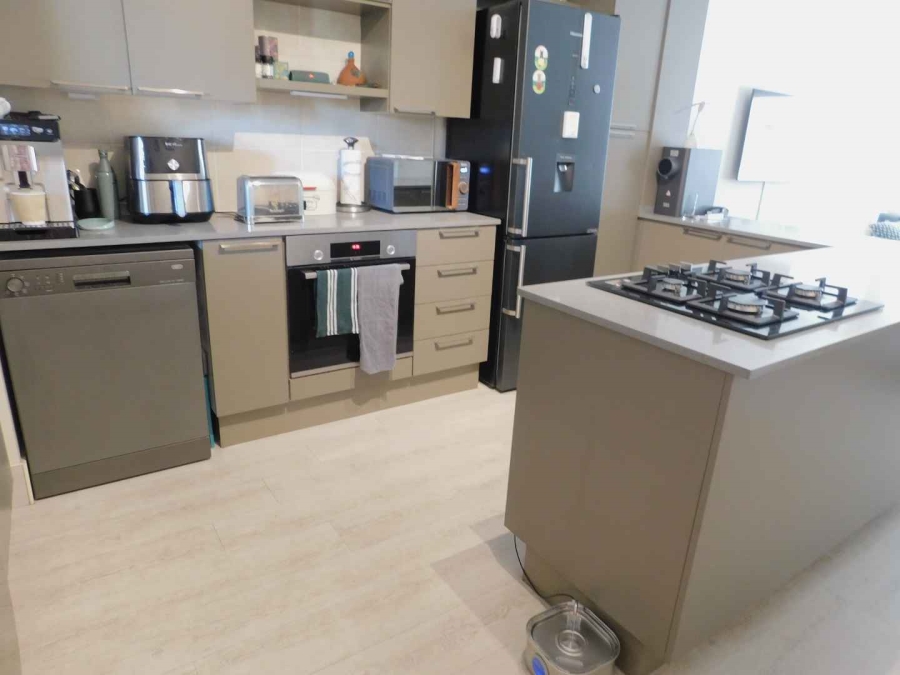 To Let 2 Bedroom Property for Rent in Bryanston Gauteng