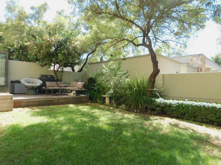 To Let 2 Bedroom Property for Rent in Bryanston Gauteng